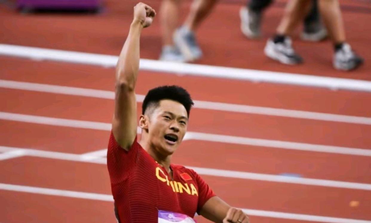利物浦打破历史纪录，苏炳添教练泪洒赛场！
