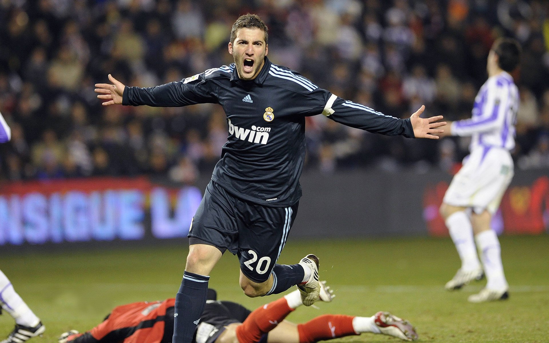 世锦赛半决赛激情夜！哈兰德里突外投，巴黎圣日耳曼鏖战广东男篮